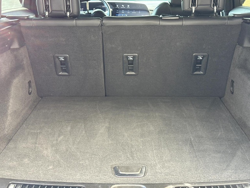 Cadillac XT4 Vehicle Full-screen Gallery Image 04