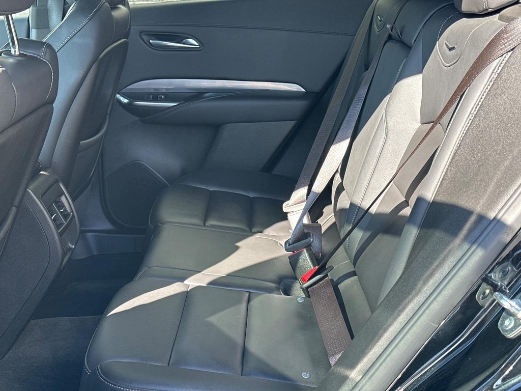 Cadillac XT4 Vehicle Full-screen Gallery Image 06