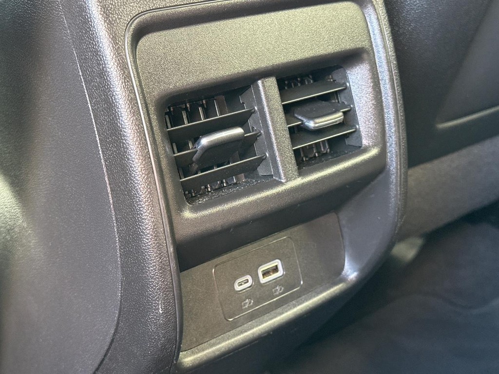 Cadillac XT4 Vehicle Full-screen Gallery Image 07