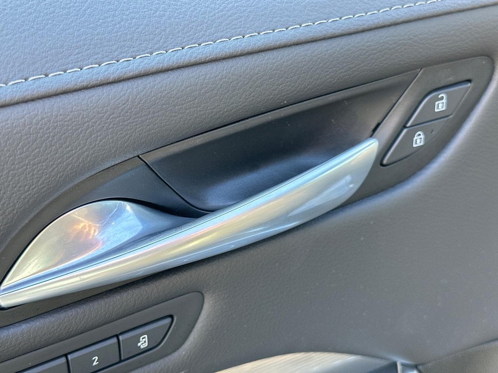 Cadillac XT4 Vehicle Full-screen Gallery Image 16