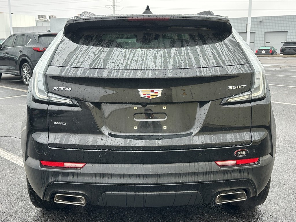 Cadillac XT4 Vehicle Full-screen Gallery Image 03