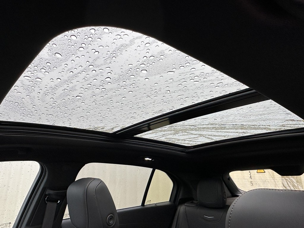 Cadillac XT4 Vehicle Full-screen Gallery Image 04