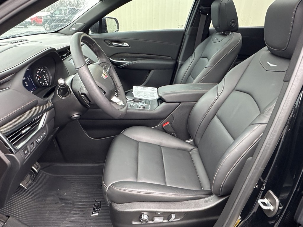 Cadillac XT4 Vehicle Full-screen Gallery Image 05