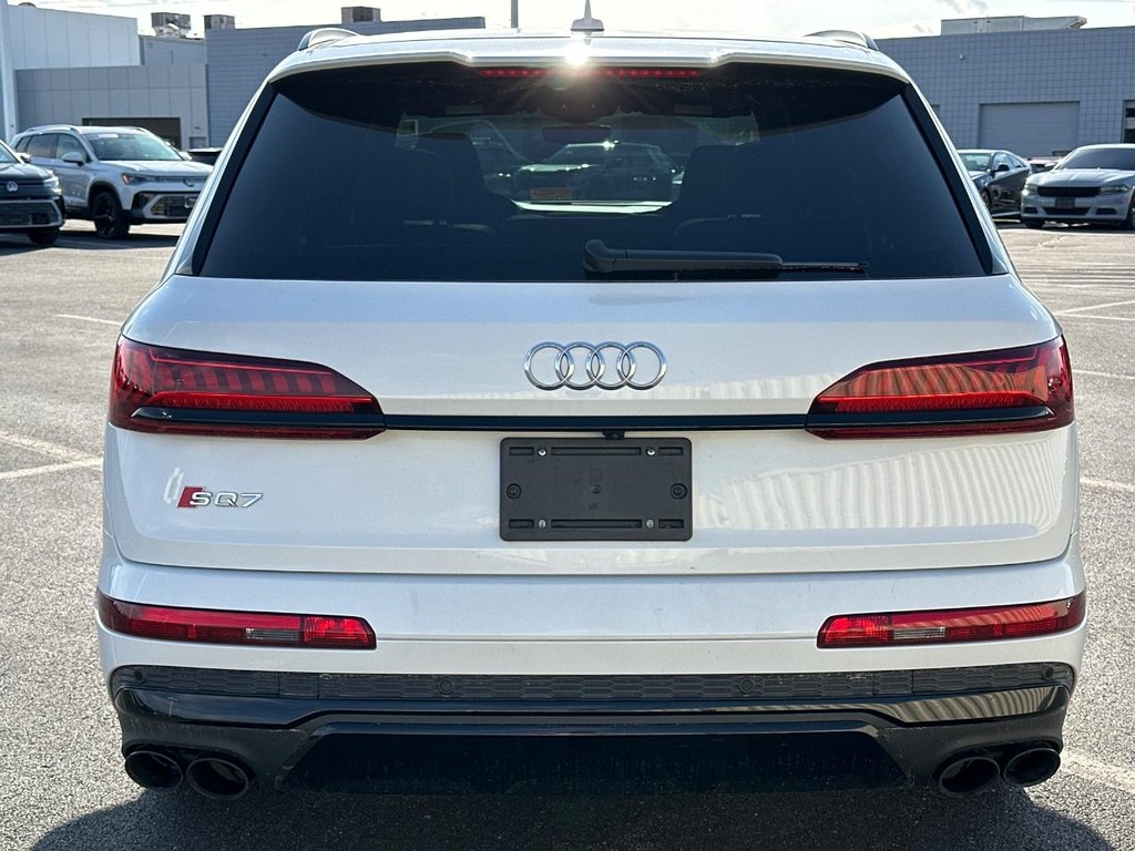 Audi SQ7 Vehicle Full-screen Gallery Image 03