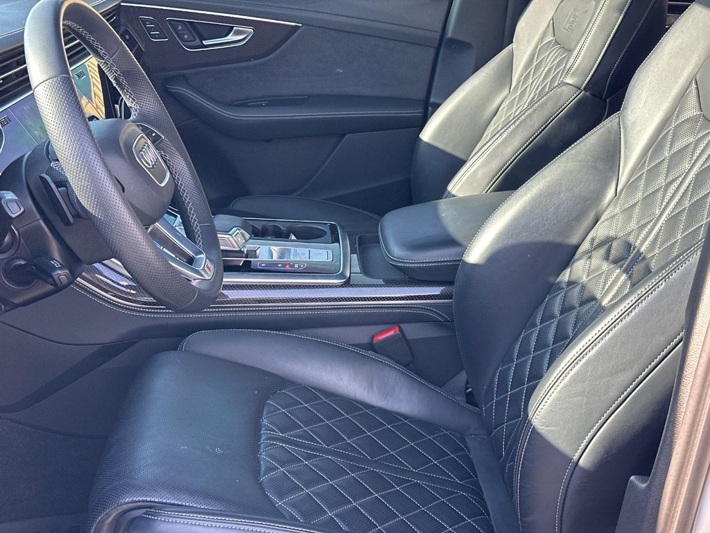 Audi SQ7 Vehicle Full-screen Gallery Image 05