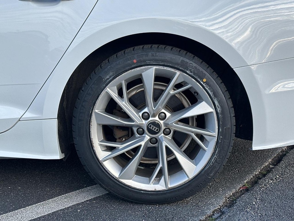 Audi A5 Sportback Vehicle Full-screen Gallery Image 08