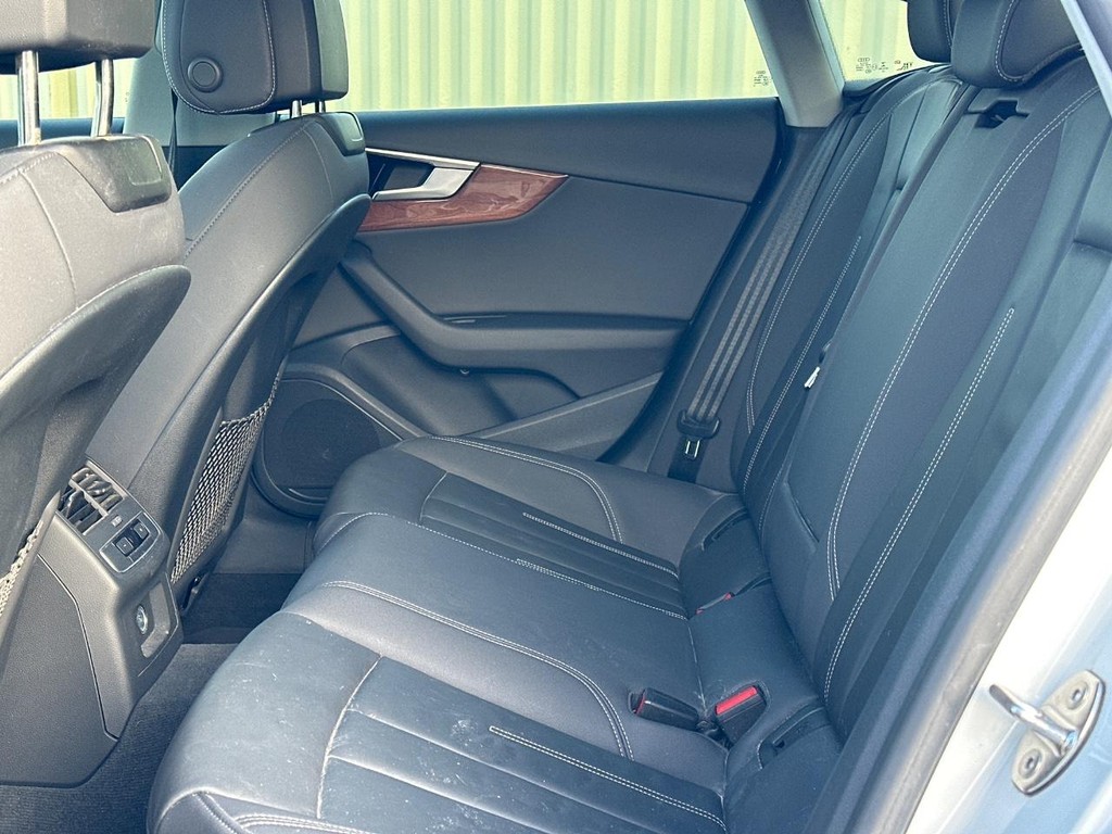 Audi A5 Sportback Vehicle Full-screen Gallery Image 09