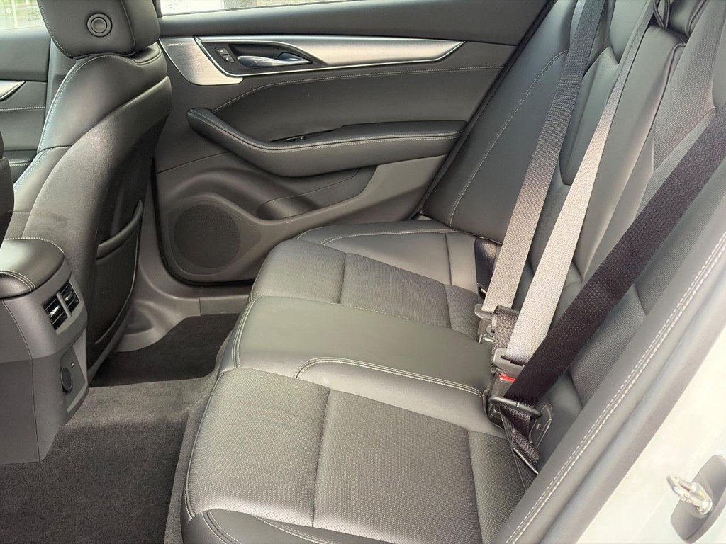 Cadillac CT5 Vehicle Full-screen Gallery Image 07