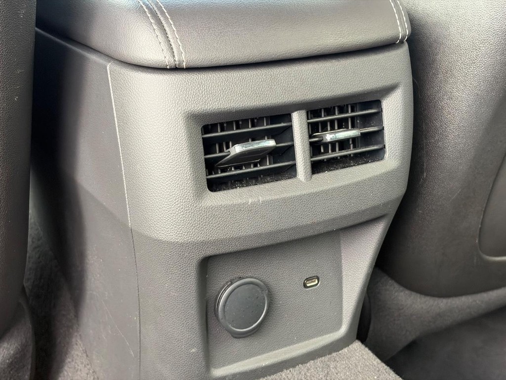 Cadillac CT5 Vehicle Full-screen Gallery Image 08