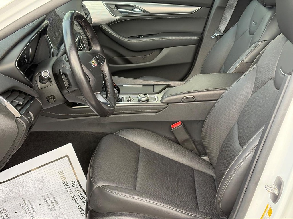 Cadillac CT5 Vehicle Full-screen Gallery Image 15