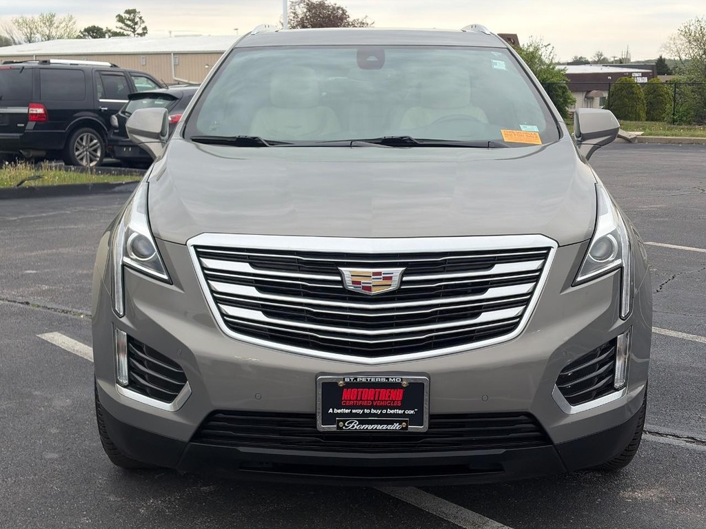 Cadillac XT5 Vehicle Full-screen Gallery Image 02