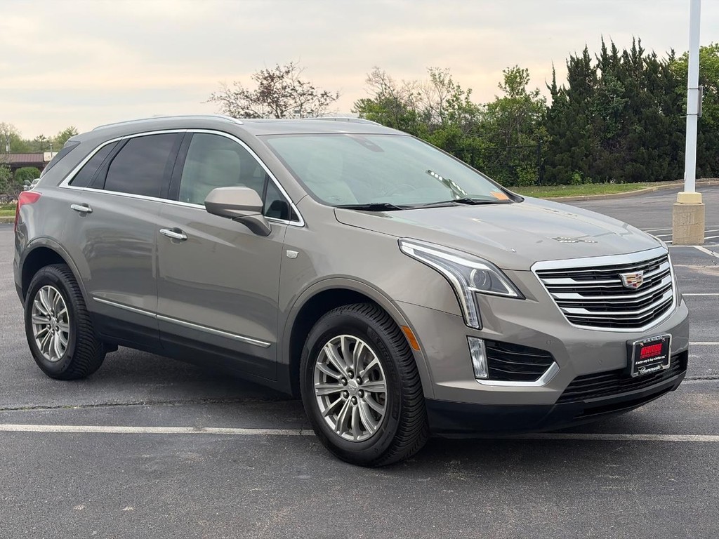 Cadillac XT5 Vehicle Full-screen Gallery Image 03