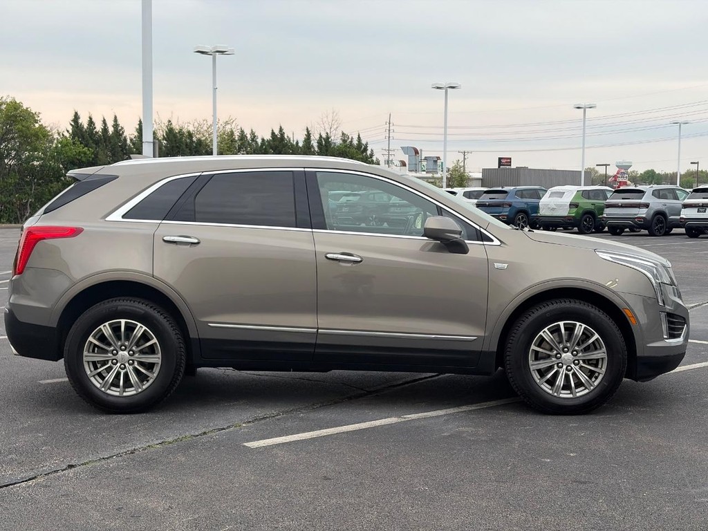 Cadillac XT5 Vehicle Full-screen Gallery Image 04