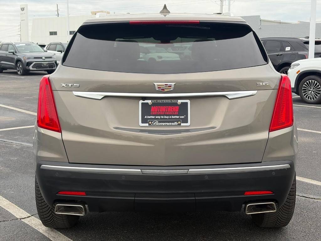 Cadillac XT5 Vehicle Full-screen Gallery Image 06