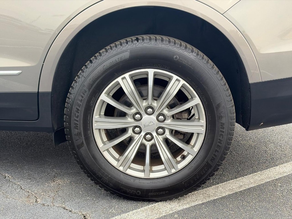 Cadillac XT5 Vehicle Full-screen Gallery Image 09