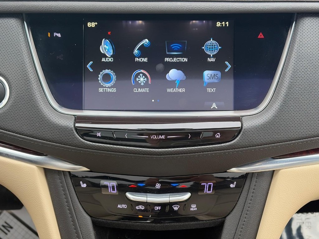 Cadillac XT5 Vehicle Full-screen Gallery Image 15