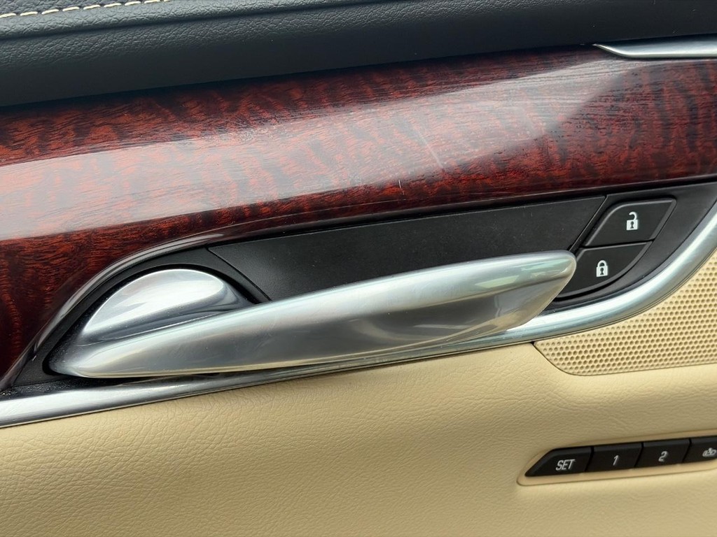 Cadillac XT5 Vehicle Full-screen Gallery Image 21