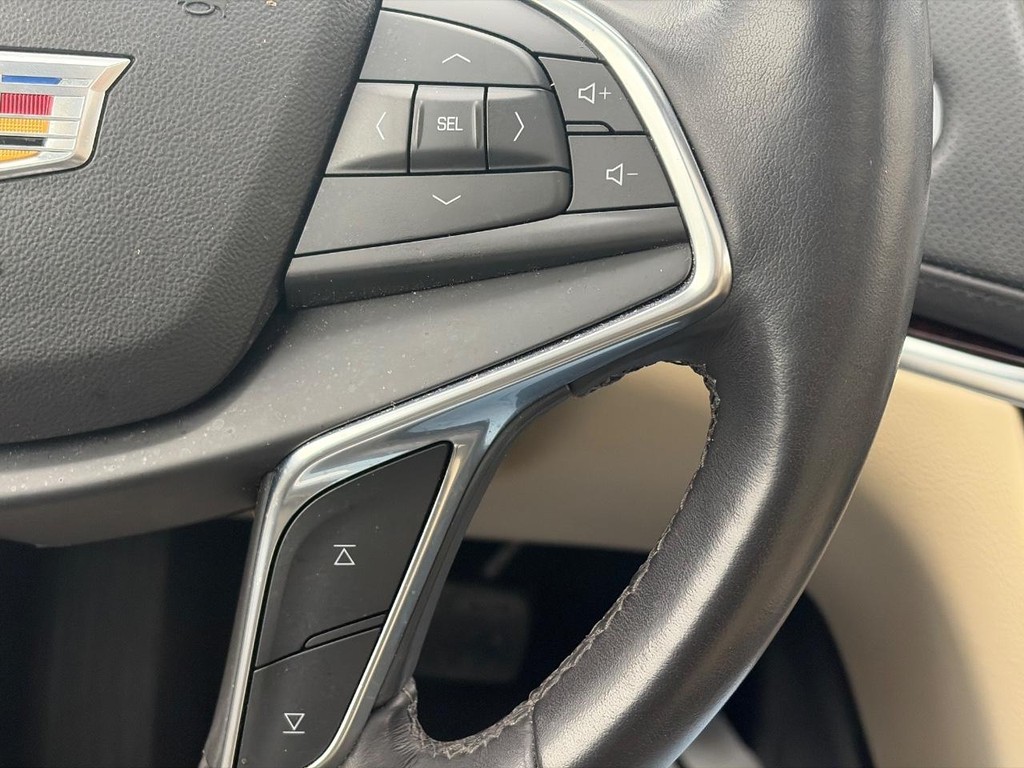 Cadillac XT5 Vehicle Full-screen Gallery Image 25