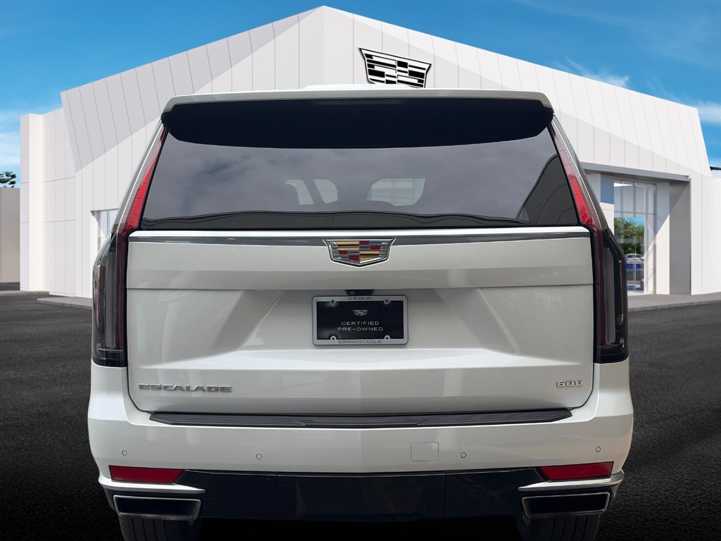 Cadillac Escalade ESV Vehicle Full-screen Gallery Image 03