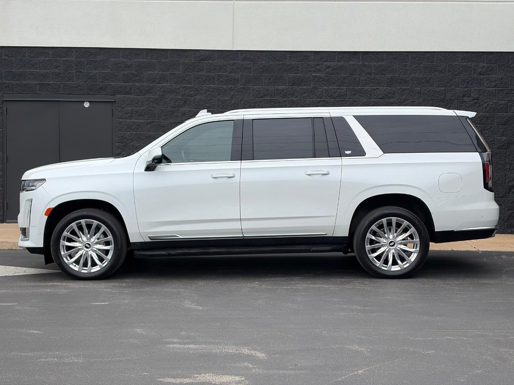 Cadillac Escalade ESV Vehicle Full-screen Gallery Image 05