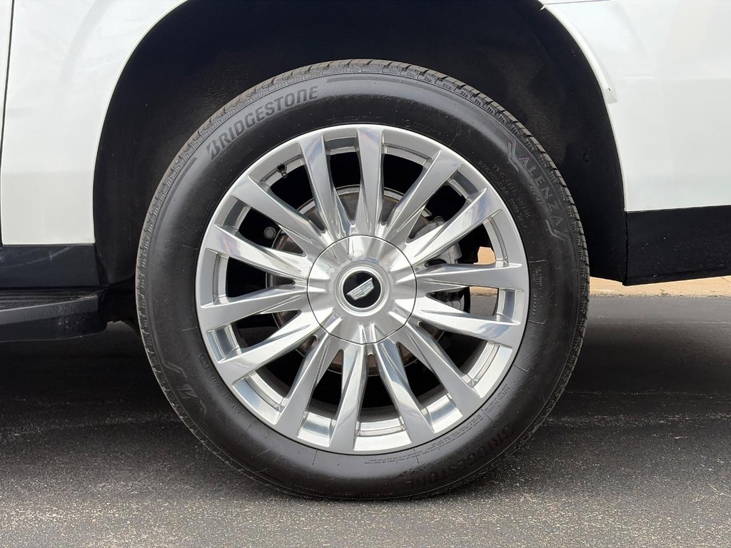 Cadillac Escalade ESV Vehicle Full-screen Gallery Image 06