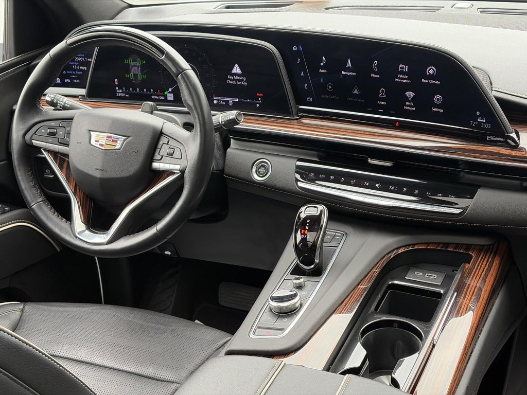 Cadillac Escalade ESV Vehicle Full-screen Gallery Image 10