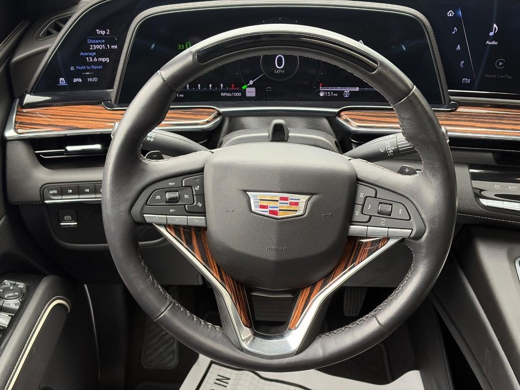 Cadillac Escalade ESV Vehicle Full-screen Gallery Image 11