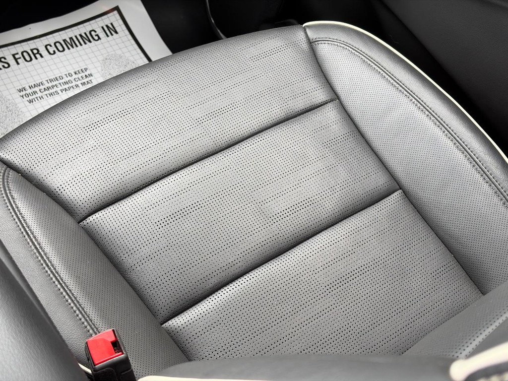 Cadillac Escalade ESV Vehicle Full-screen Gallery Image 14