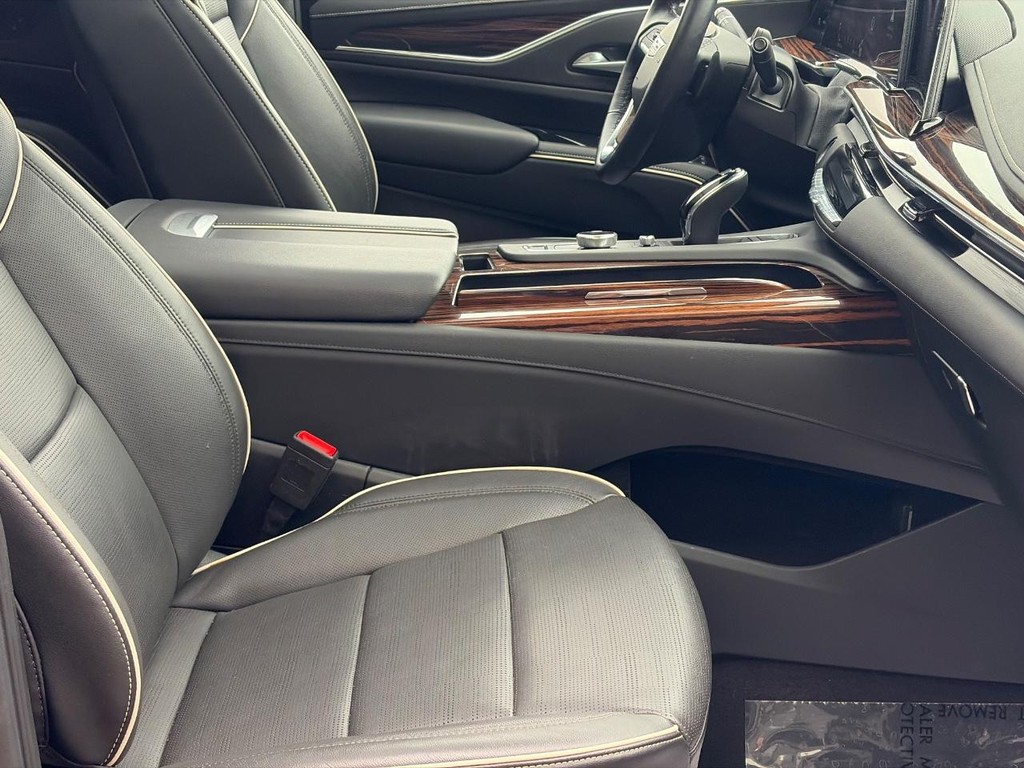 Cadillac Escalade ESV Vehicle Full-screen Gallery Image 16