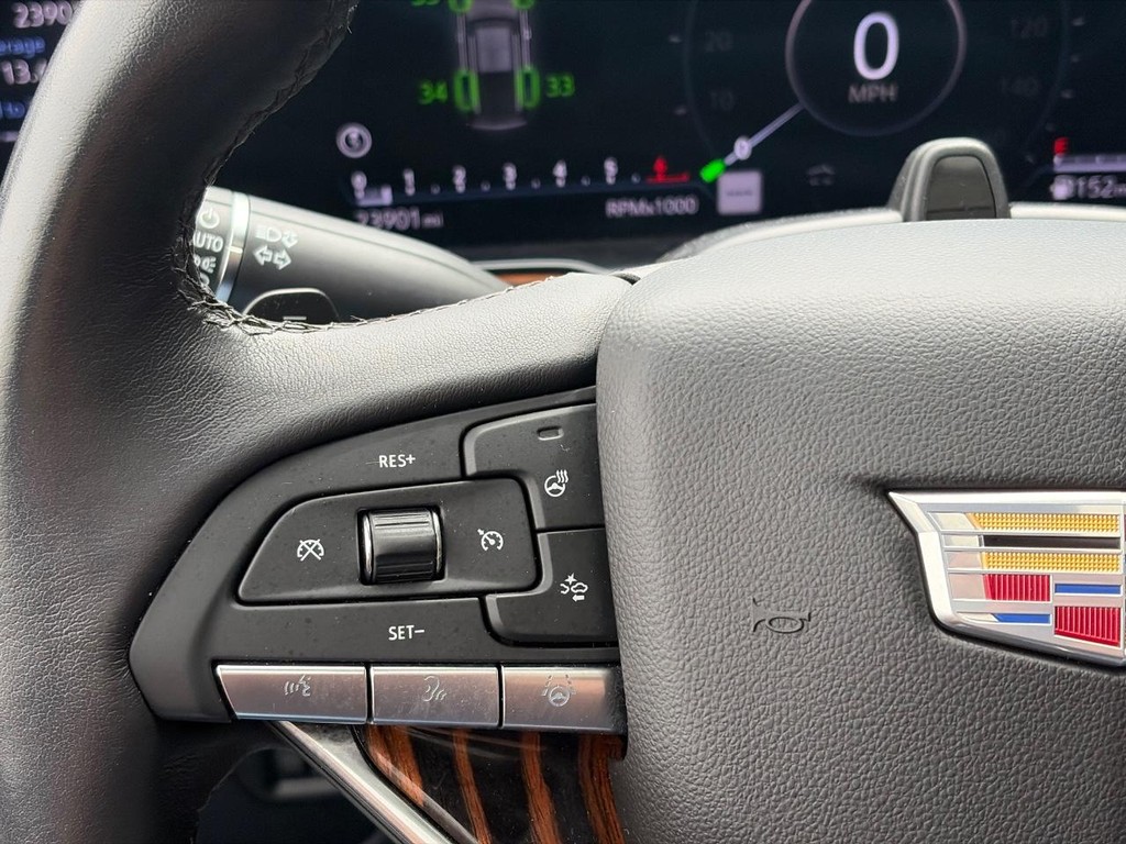 Cadillac Escalade ESV Vehicle Full-screen Gallery Image 22