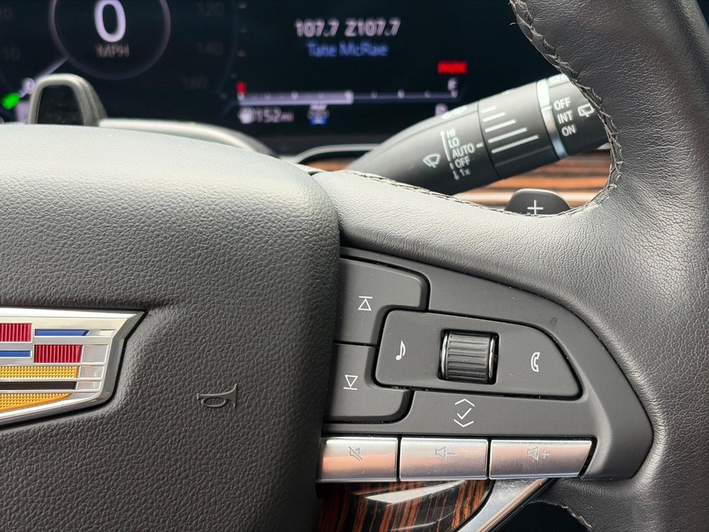 Cadillac Escalade ESV Vehicle Full-screen Gallery Image 23