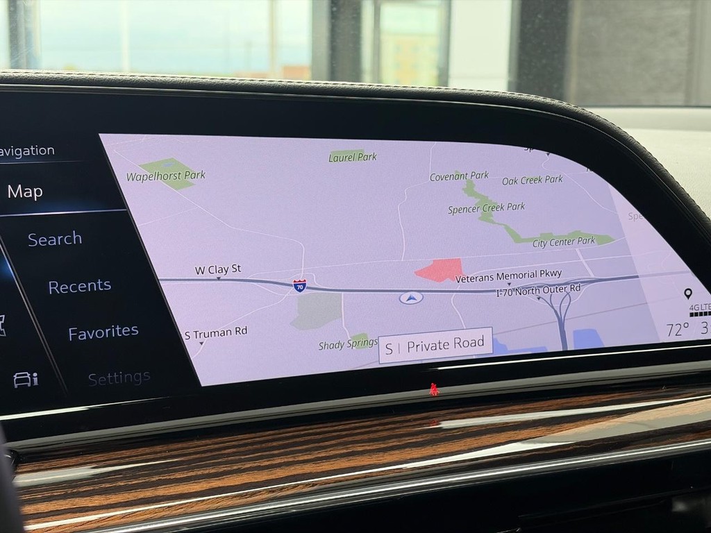 Cadillac Escalade ESV Vehicle Full-screen Gallery Image 25