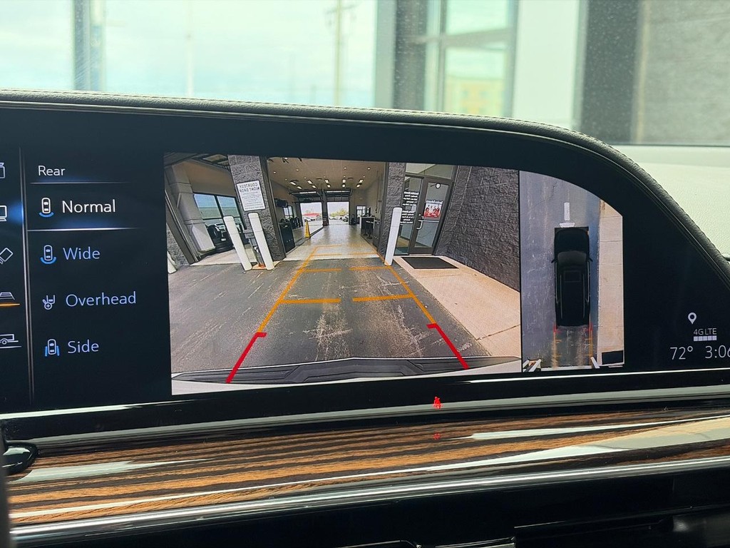 Cadillac Escalade ESV Vehicle Full-screen Gallery Image 26