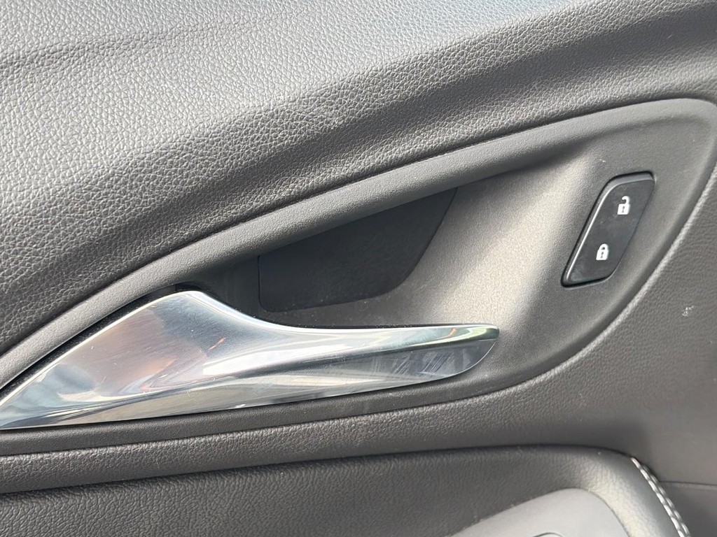 Buick Encore GX Vehicle Full-screen Gallery Image 20