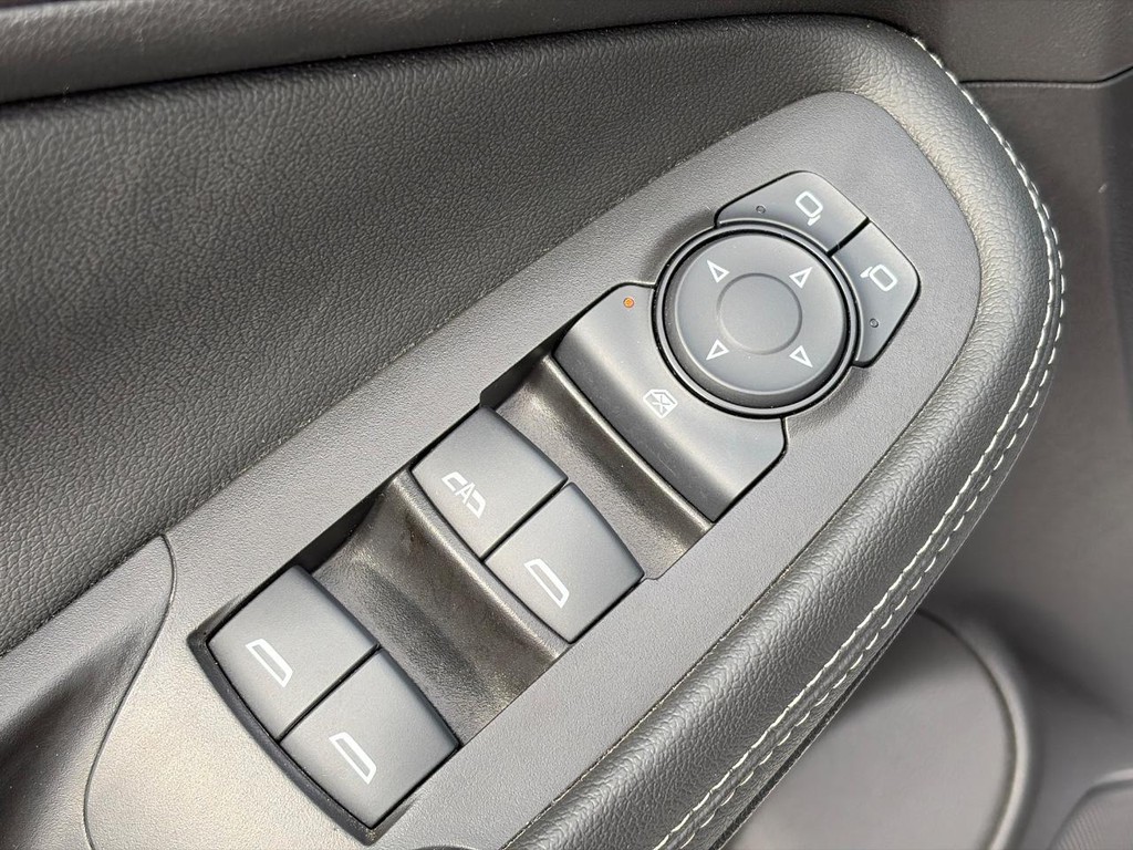 Buick Encore GX Vehicle Full-screen Gallery Image 21