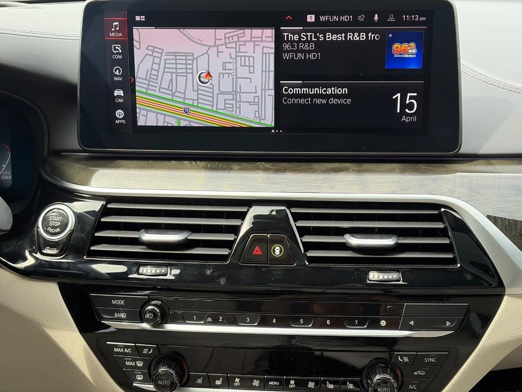 BMW 5 Series Vehicle Full-screen Gallery Image 13