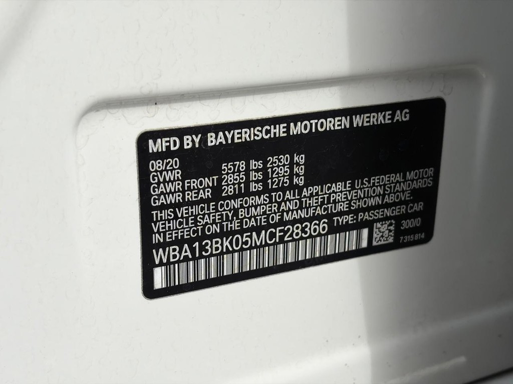 BMW 5 Series Vehicle Full-screen Gallery Image 22