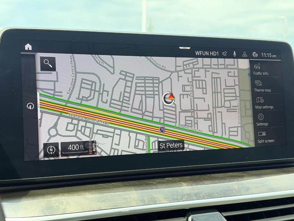 BMW 5 Series Vehicle Full-screen Gallery Image 26