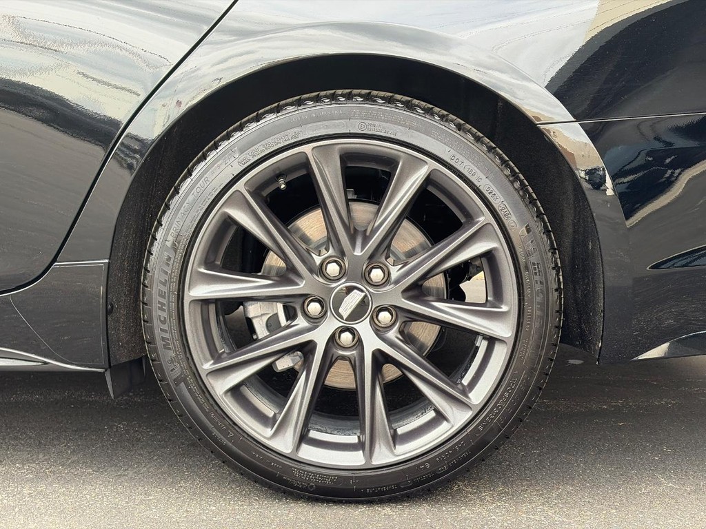 Cadillac CT5 Vehicle Full-screen Gallery Image 06