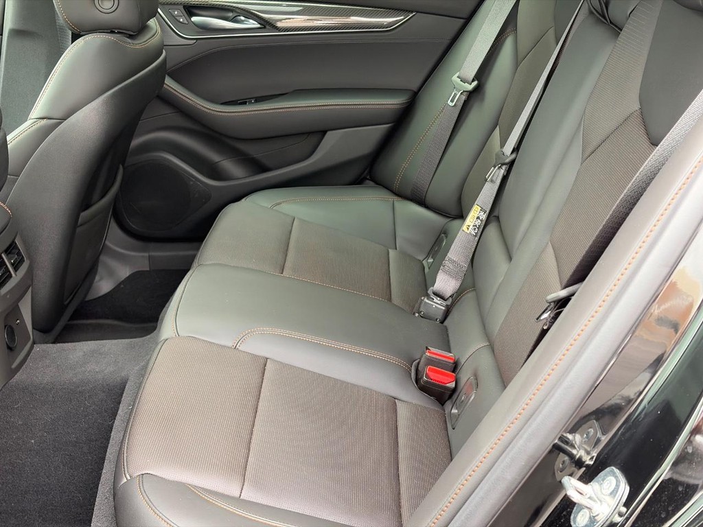 Cadillac CT5 Vehicle Full-screen Gallery Image 07