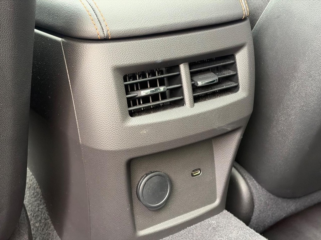 Cadillac CT5 Vehicle Full-screen Gallery Image 08