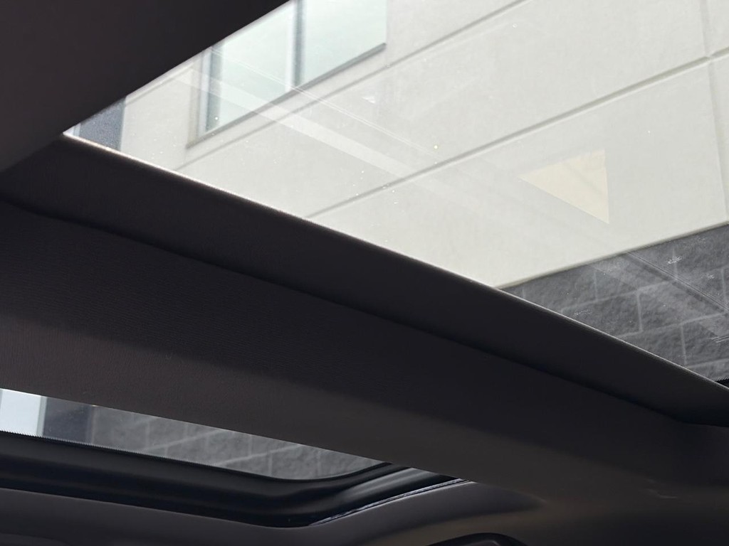 Cadillac CT5 Vehicle Full-screen Gallery Image 09