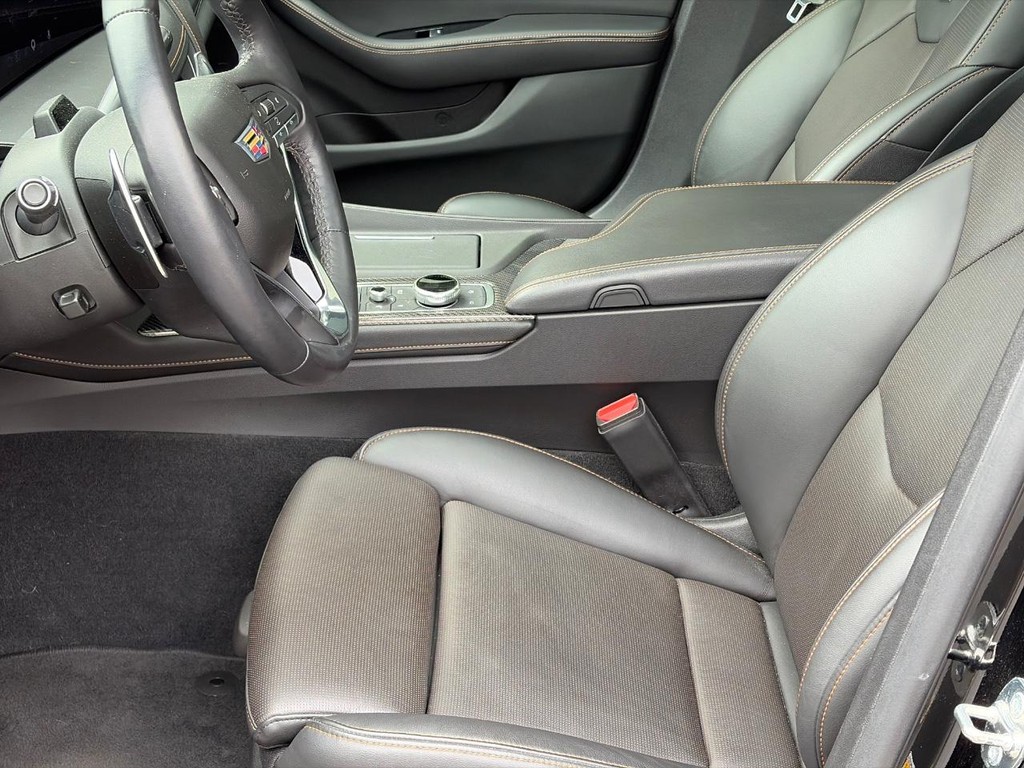 Cadillac CT5 Vehicle Full-screen Gallery Image 14