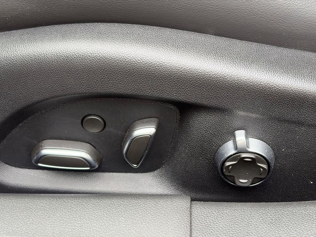 Cadillac CT5 Vehicle Full-screen Gallery Image 15