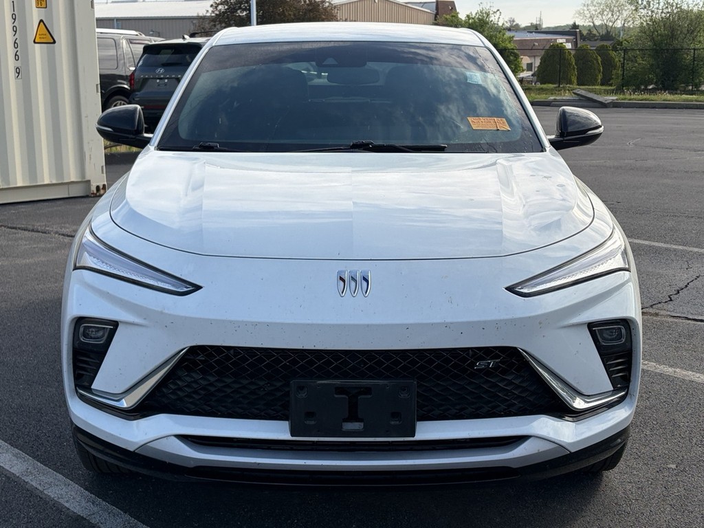 Buick Envista Vehicle Full-screen Gallery Image 02