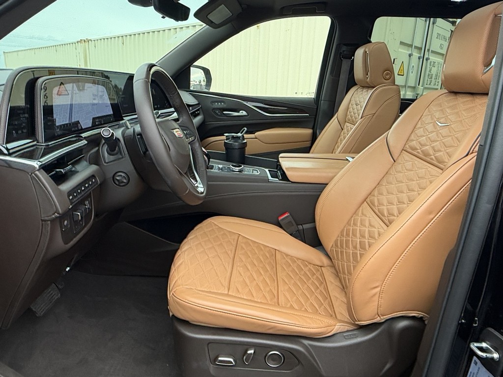 Cadillac Escalade Vehicle Full-screen Gallery Image 05