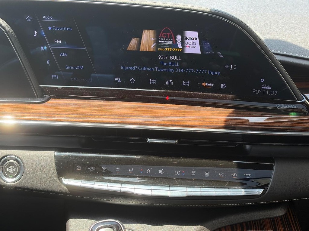 Cadillac Escalade Vehicle Full-screen Gallery Image 12