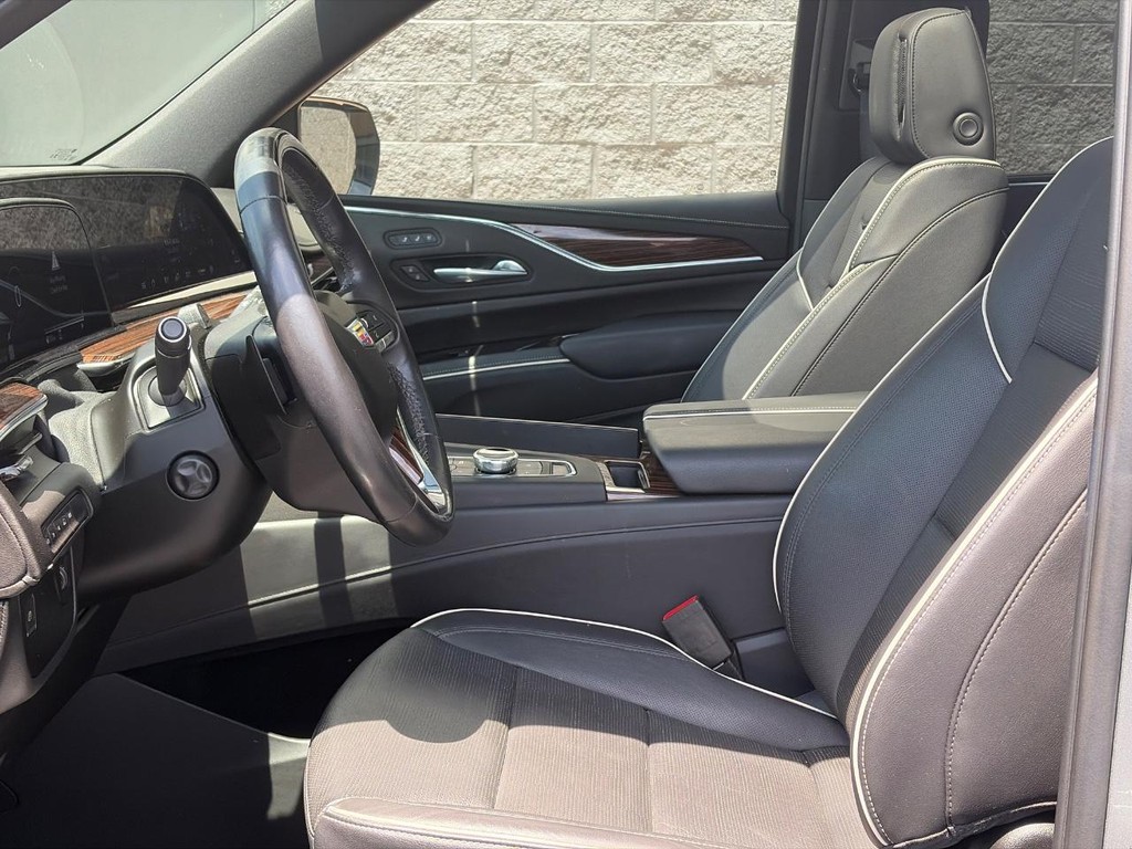 Cadillac Escalade Vehicle Full-screen Gallery Image 17