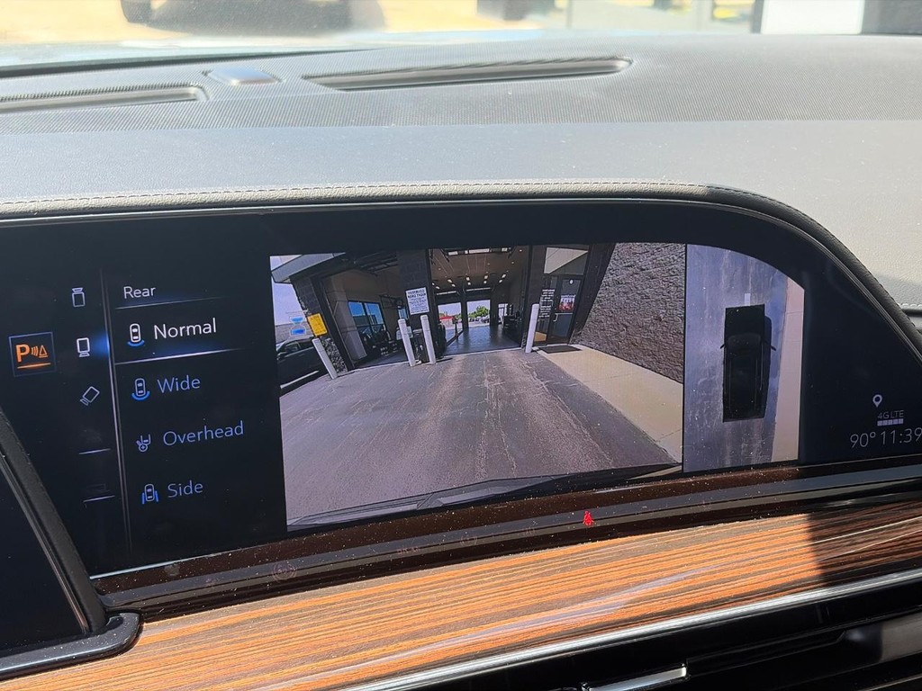 Cadillac Escalade Vehicle Full-screen Gallery Image 26