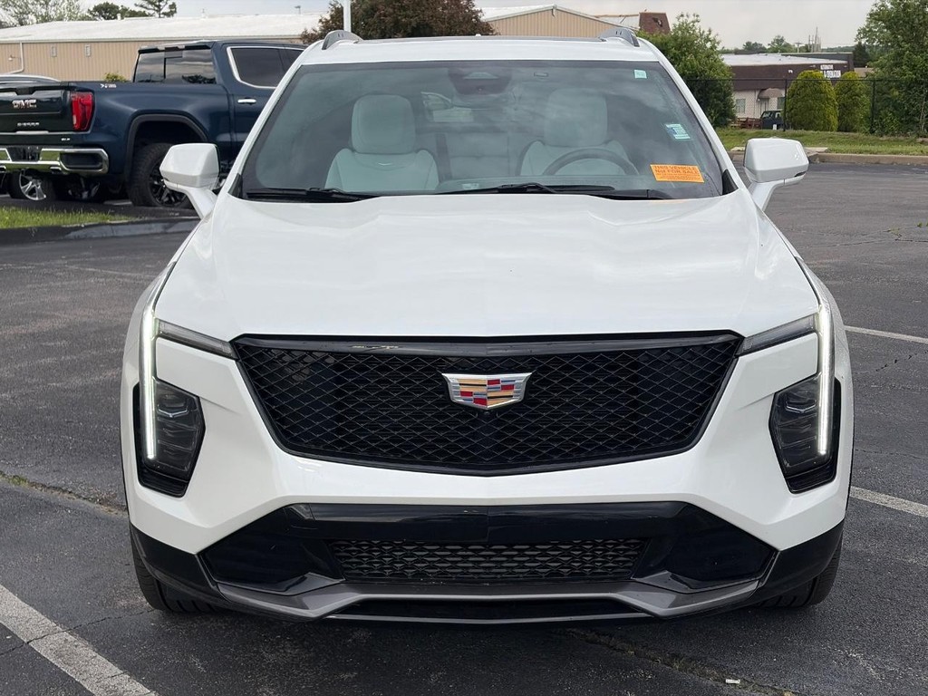 Cadillac XT4 Vehicle Full-screen Gallery Image 02